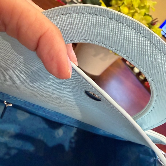 Elegant Blue Handbag with Chain Detail - Picture 7 of 10